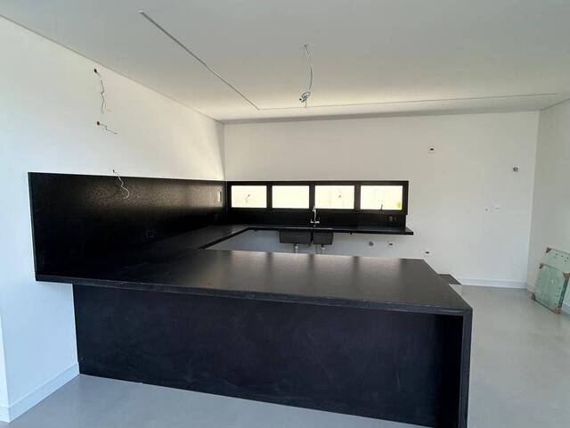 Casa para Venda em Camaçari - 4